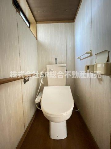 荒川3丁目中古戸建のトイレ|温水洗浄便座もございます♪