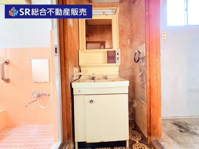 荒川3丁目中古戸建の独立洗面台|洗面化粧台で朝の身支度に便利です！