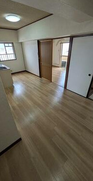 京福日之出マンションの居間・リビング