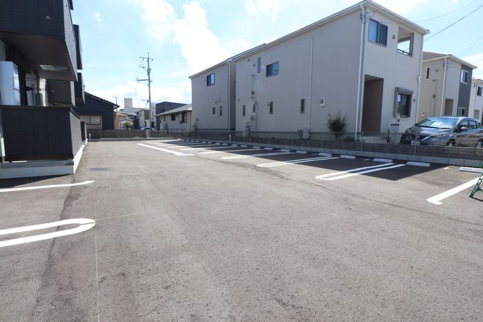 ザ　スターリング新外の駐車場