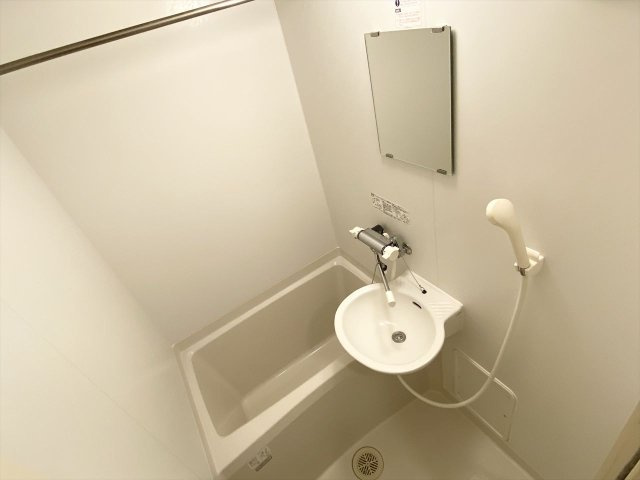 レオパレスやなぎ荘　第一の浴室