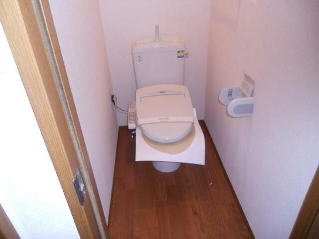 フラワーコーポⅥのトイレ|ゆったりとした空間のトイレです