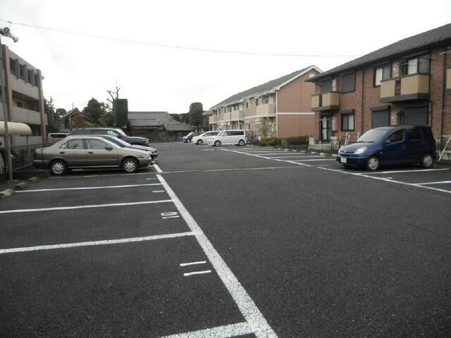 フラワーコーポⅥの駐車場|カースペースがあります