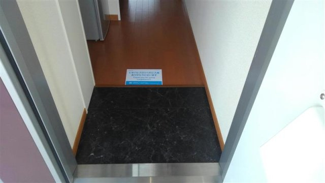 レオパレスマロンアルブルの玄関