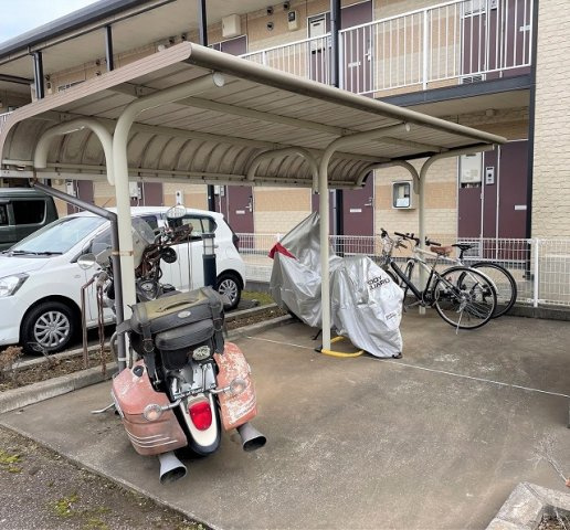 レオパレス富光Ⅱのその他|屋根付き駐輪場完備