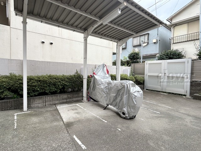 【駐車場】 | ガラ・ステージ南大塚 | バイク置き場。空き区画の有無や駐輪料金、サイズおよび排気量規定などについては、改めてお問い合わせください。～即日のご見学可能～　お問合せはお気軽にどうぞ。
