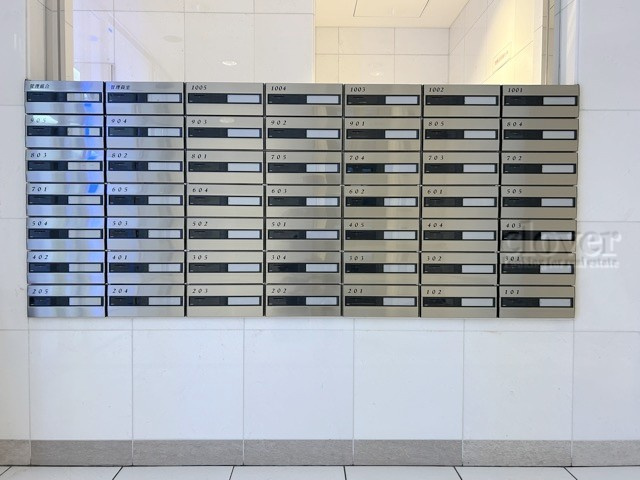 【設備】 | ガラ・ステージ南大塚 | 郵便物を受け入れる住民共用のポスト。「集合ポスト」とも呼びます。ここもまた、マンションの「顔」のひとつです。～即日のご見学可能～　お問合せはお気軽にどうぞ。
