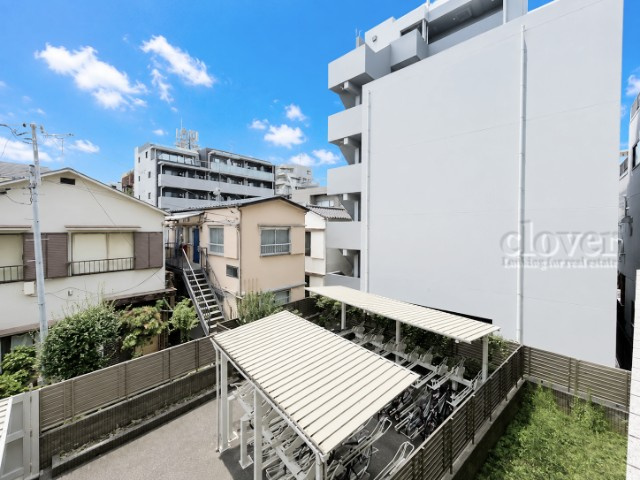【展望】 | ガラ・ステージ南大塚 | 眼前に広がる空の雄大さと、このお部屋の自慢の一つである「眺望」をご覧ください。毎日、この景色を独り占めできる新生活に夢が広がります。～即日のご見学可能～　お問合せはお気軽にどうぞ。
