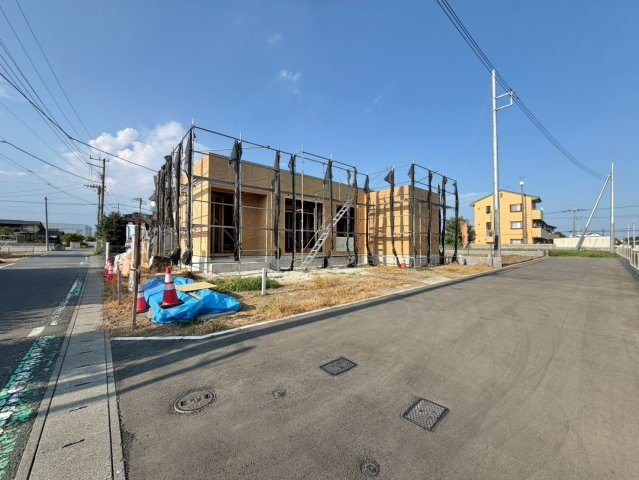 【前面道路含む現地写真】 | 伊勢崎市三室町　平屋　新築住宅