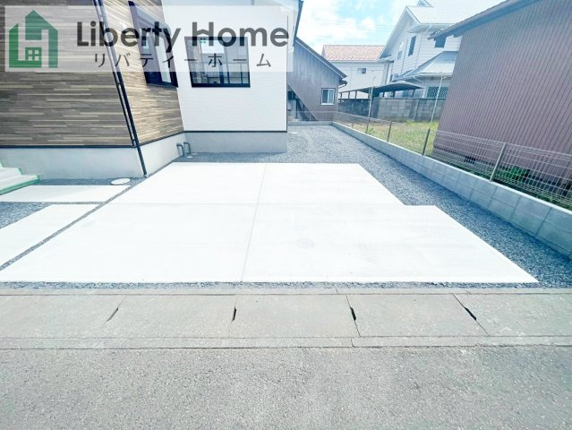 水戸市見和2期　新築戸建の駐車場