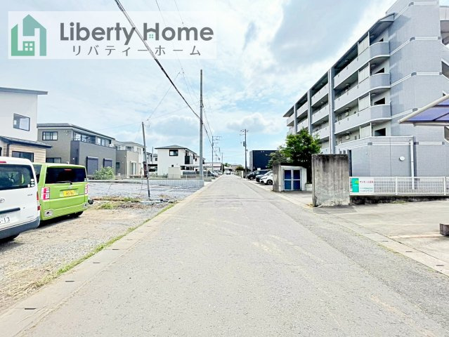 ひたちなか市高場1期　新築戸建　2号棟の前面道路含む現地写真