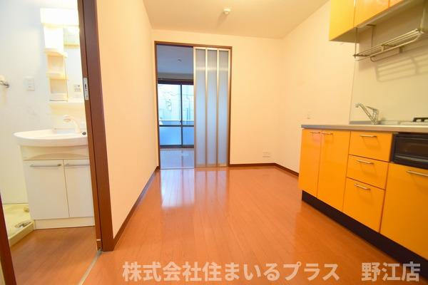 エステート旭の居間・リビング
