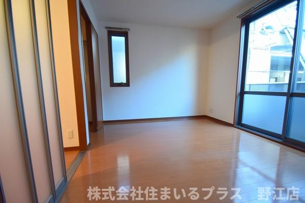 エステート旭の洋室