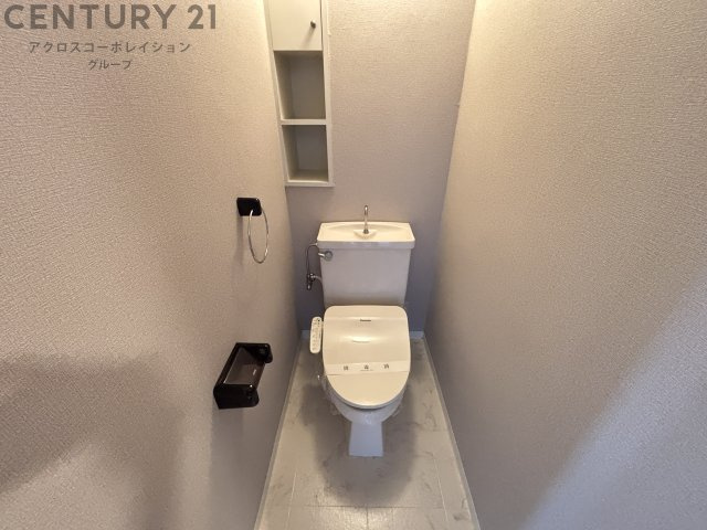 温水洗浄便座付きのトイレです♪