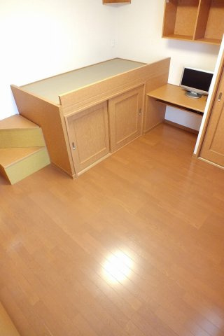 レオパレスレミナール並木の寝室|掃除も簡単フローリング