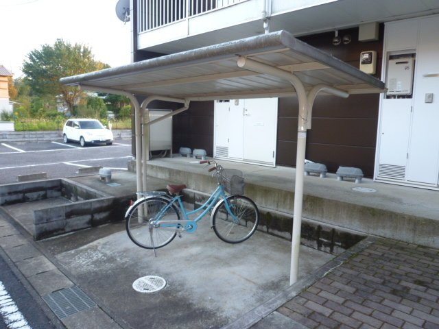 レオパレスゼスト西成田のその他|屋根付き駐輪場