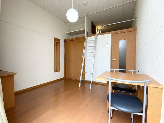 レオパレス東和田の居間・リビング