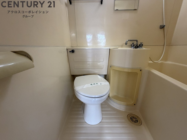 浴室内にトイレがあります！