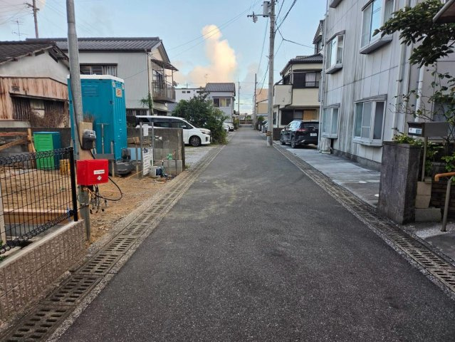 「4.5帖大容量納戸完備」高知市秦南町第1　1棟新築一戸建ての前面道路含む現地写真|8月27日撮影現地状況。南西向きです。