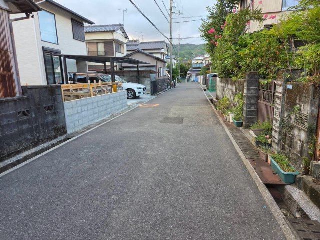 「4.5帖大容量納戸完備」高知市秦南町第1　1棟新築一戸建ての前面道路含む現地写真|8月27日撮影現地状況。前後道路で風通し◎