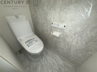 温水洗浄便座付きのトイレです♪