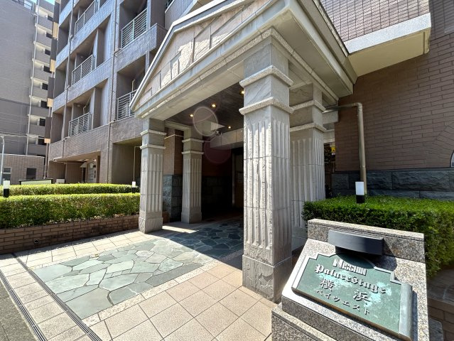 もう神的立地！横浜駅周辺の３駅使えちゃう！何かあっても横浜駅までくれば、絶対家には帰れる地！眺望感も良く、マウント取り放題で立派なクライマーになれる『日神パレステージ横浜ベイウエスト』リノベーションの外観|外観は落ち着いています