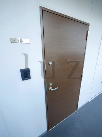 横浜市中区長者町５丁目の賃貸マンションの玄関