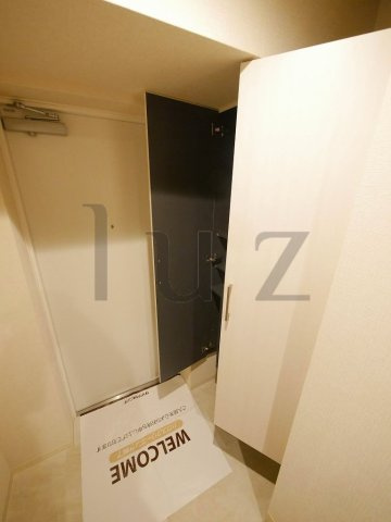 横浜市中区長者町５丁目の賃貸マンションの玄関