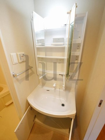 横浜市中区長者町５丁目の賃貸マンションの洗面所
