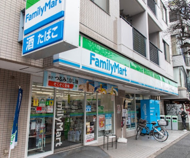 サニーメゾン上馬のその他|ファミリーマート上馬交差点前店