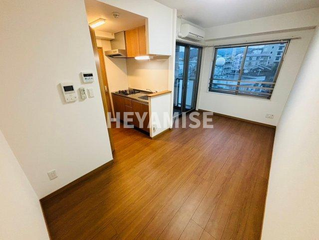 Apartment Grus Okamachiの居間・リビング