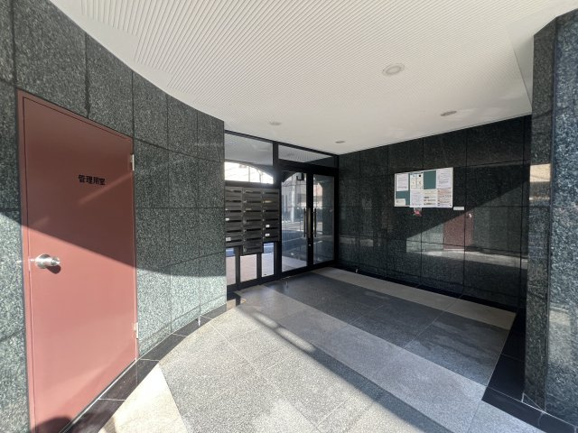 1階だけど人目は気にならない☆専用テラスもプライベート空間に♪SOCORA日吉やアピタテラスが徒歩圏なのでお買い物もらくらく♪平坦地なのが更にGOOD☆な『パーク・フォルム日吉』リフォームのエントランス|建物の内部です