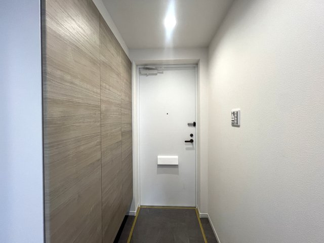 1階だけど人目は気にならない☆専用テラスもプライベート空間に♪SOCORA日吉やアピタテラスが徒歩圏なのでお買い物もらくらく♪平坦地なのが更にGOOD☆な『パーク・フォルム日吉』リフォームの玄関|収納もある玄関です