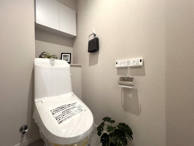 1階だけど人目は気にならない☆専用テラスもプライベート空間に♪SOCORA日吉やアピタテラスが徒歩圏なのでお買い物もらくらく♪平坦地なのが更にGOOD☆な『パーク・フォルム日吉』リフォームのトイレ|シンプルで使いやすいトイレです