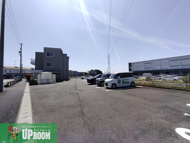 La　Maison　Bonheurの駐車場
