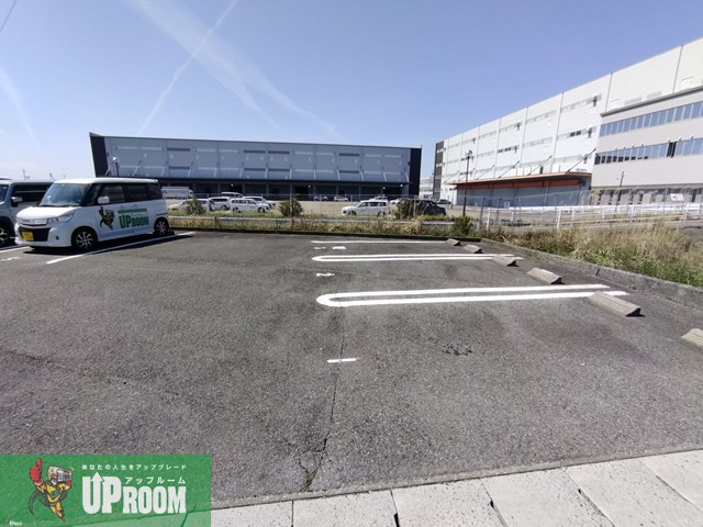 La　Maison　Bonheurの駐車場