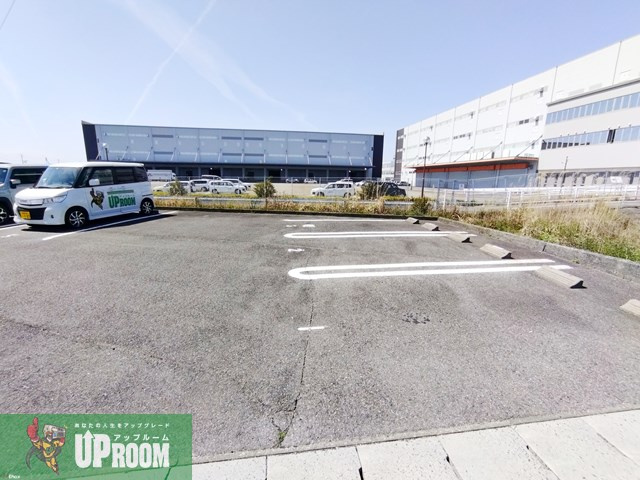 La　Maison　Bonheurの駐車場