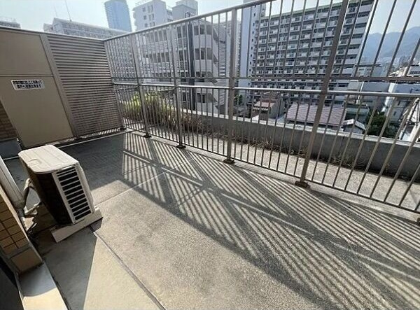エステムコート三宮EASTIIリベルテのバルコニー|同物件別部屋写真