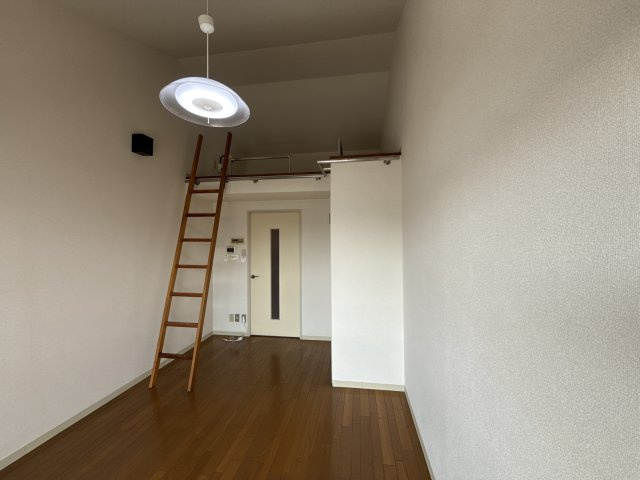 ジュネス伊伝居Ⅱの洋室