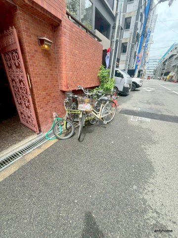 難波リーガルハウス　仲介手数料無料の駐車場