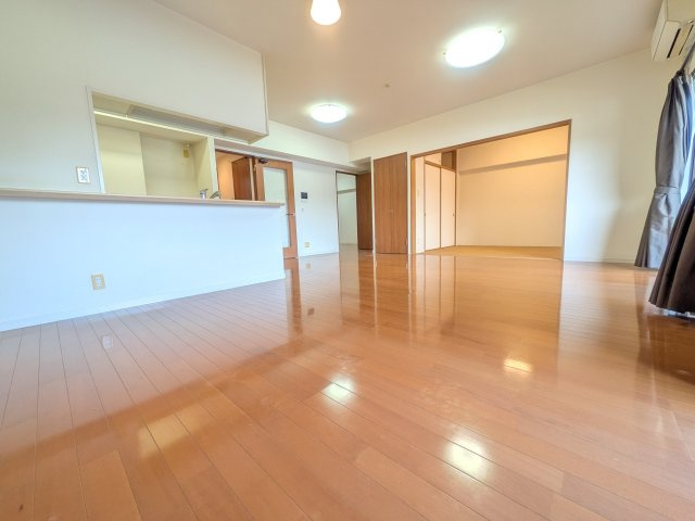 アプローズ青山（C-13）の居間・リビング