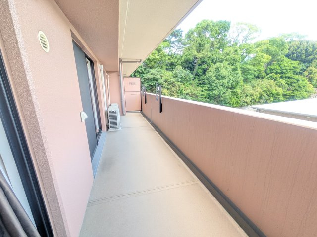 アプローズ青山（C-13）のバルコニー
