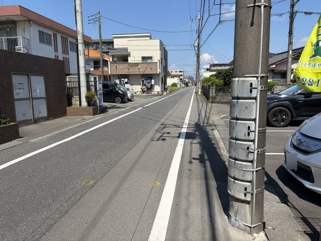 羽村市栄町2丁目15の前面道路含む現地写真