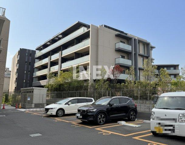 横浜市神奈川区片倉１丁目の賃貸マンションの駐車場