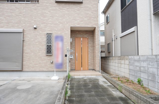 越谷市大字南荻島 中古戸建の玄関