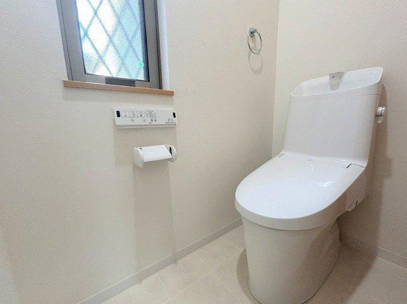 越谷市大字南荻島 中古戸建のトイレ