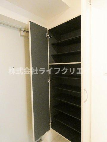 ウェルデンス八王子の玄関