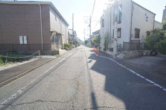 瀬田５　土地の前面道路含む現地写真|北西側公道　幅員約5.9m　間口約12.41m