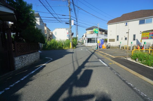 瀬田５　土地の前面道路含む現地写真|北西側公道　幅員約5.9m　間口約12.41m