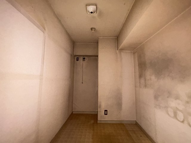 リフォーム前の物件をお探しの方、必見！！もう、好きなようにアナタ色に染めてほしい…。平坦地で駅から徒歩２分。十分に可能性を感じられる物件が、ココに！！な、【ライオンズマンション戸部】の収納|大きなスペースがあり、収納には困りません